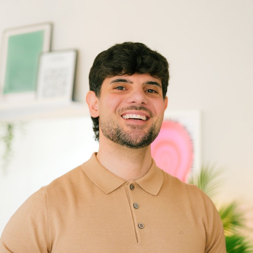 Jorge Martínez, director creativo y diseñador gráfico de Razza Estudio
